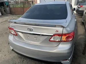 Toyota Corolla LE Special Edition 4dr Sedan (1.8L 4cyl 4A) 2013 Silver