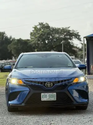 Toyota Camry SE FWD (2.5L 4cyl 8AM) 2018 Blue
