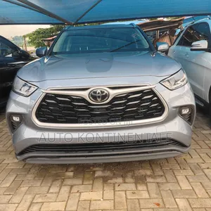 Toyota Highlander XLE 2021 Blue