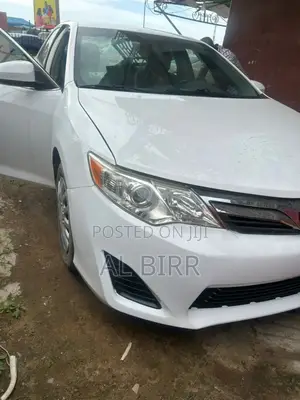Toyota Camry LE 4dr Sedan (2.5L 4cyl 6A) 2013 White
