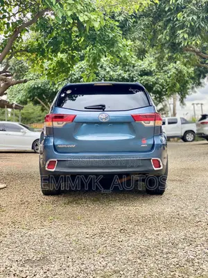 Toyota Highlander LE Plus V6 4x2 (3.5L 6cyl 6A) 2016 Blue