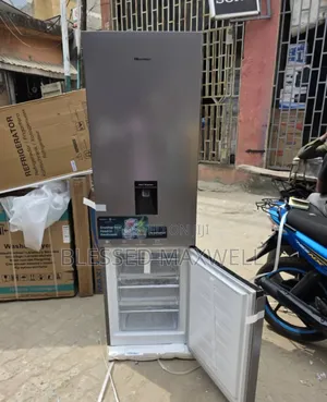 ( 35dcb )Hisense Bottom Freezer With Water Dispenser