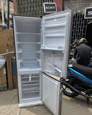 ( 35dcb )Hisense Bottom Freezer With Water Dispenser