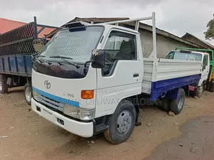Nigeria Used Toyota Dyna Six Tyers Petrol Engine