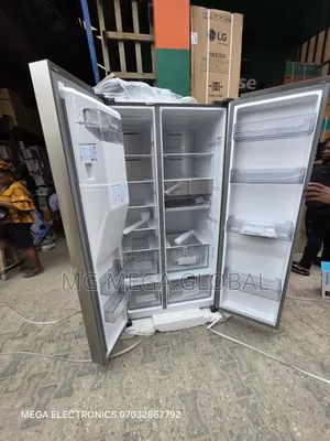 Hisense Side by Side Refrigerator With Water Dispenser.