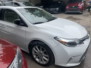 Toyota Avalon Limited 4dr Sedan (3.5L 6cyl 6A) 2014 White