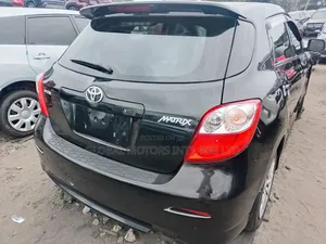 Toyota Matrix Hatchback FWD (1.8L 4cyl 5M) 2010 Black