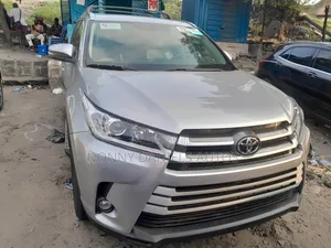 Toyota Highlander XLE V6 4x4 (3.5L 6cyl 6A) 2016 Silver