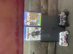 Ps4 Slim 1tb With 2 Pads