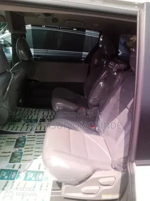 Toyota Sienna XLE 7 Passenger (3.5L 6cyl 6A) 2016 White