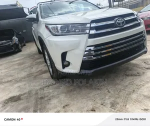 Toyota Highlander Limited Platinum 4dr SUV AWD (3.5L 6cyl 6A) 2015
