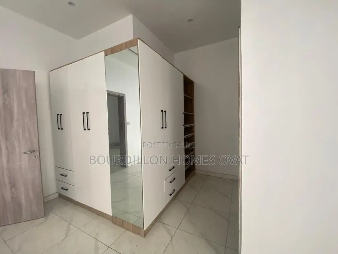 4bdrm Duplex in Harris Drive/Vgc for sale