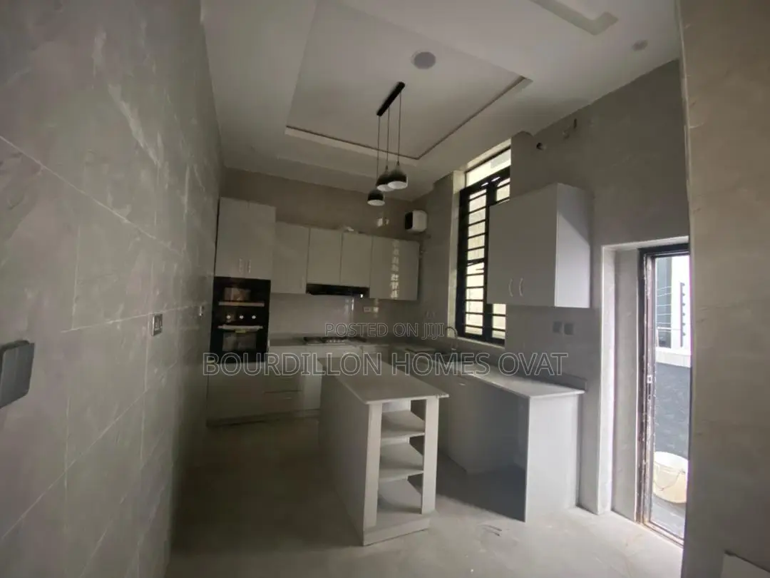4bdrm Duplex in Harris Drive/Vgc for sale