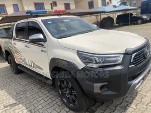 Toyota Hilux 2018 White