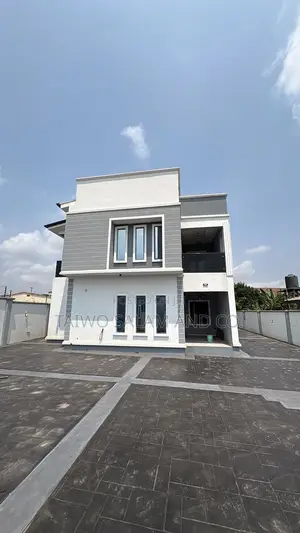 5bdrm Duplex in Oluyole Estate for sale