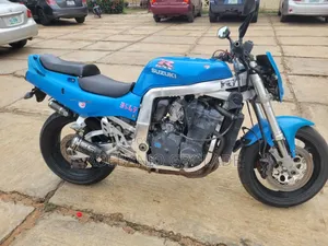 Suzuki GSR 2003