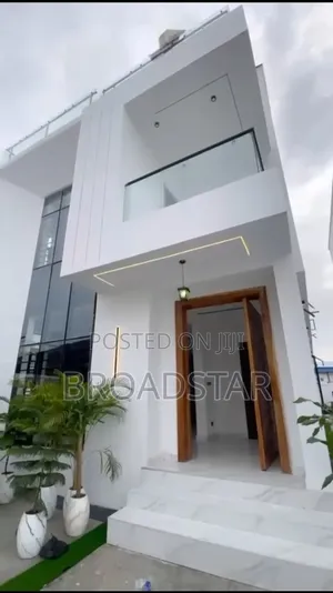 Furnished 6bdrm Duplex in Chevron for sale
