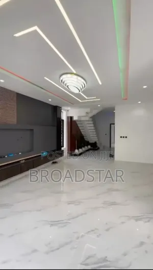 Furnished 6bdrm Duplex in Chevron for sale