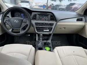 Hyundai Sonata Base Sedan FWD (2.4L 4cyl 6A) 2016 Blue