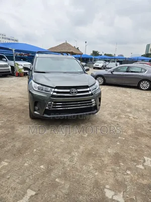Toyota Highlander XLE 4x2 V6 (3.5L 6cyl 8A) 2018 Green