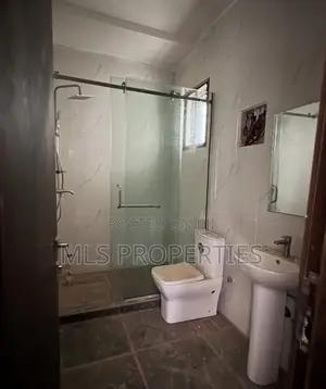 4bdrm Townhouse / Terrace in Mabushi for rent