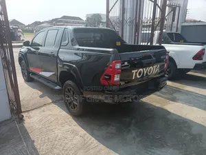 Toyota Hilux 2023 Black
