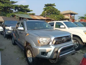 Toyota Tacoma 4dr Double Cab 5.0 ft. SB (2.7L 4cyl 4A) 2015 Silver