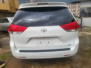 Toyota Sienna XLE 7 Passenger 2011 White