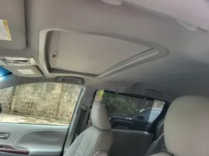 Toyota Sienna XLE 7 Passenger 2011 White