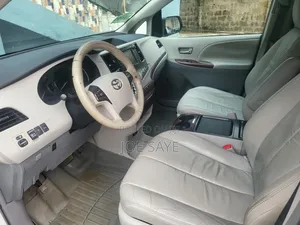 Toyota Sienna XLE 7 Passenger 2011 White