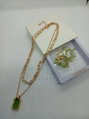 Ladies Beautiful Neck Piece With Bracelets
