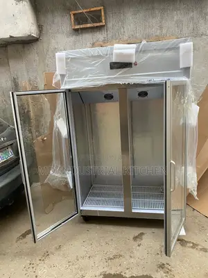 Showcase Double Door Chiller