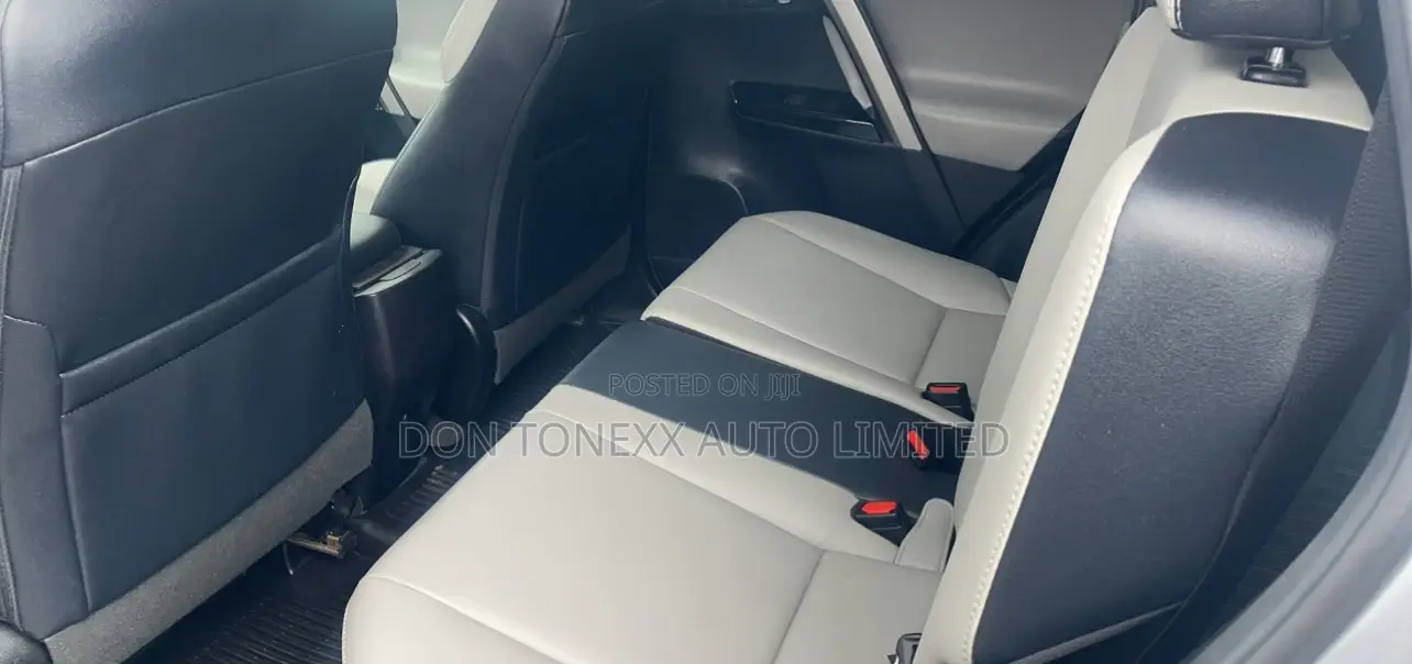 Toyota RAV4 Limited AWD (2.5L 4cyl 6A) 2017 Silver