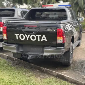 New Toyota Hilux 2025 Black