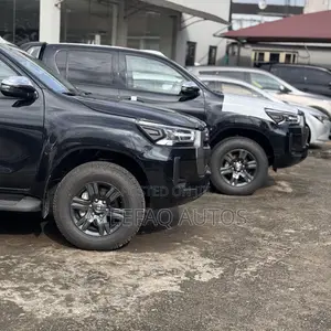 New Toyota Hilux 2025 Black