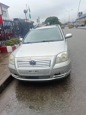 Toyota Avensis 2009 Gold