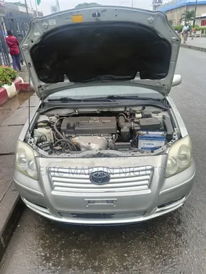 Toyota Avensis 2009 Gold