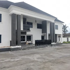 Furnished 6bdrm Duplex in Shelter Afrique, Uyo for sale