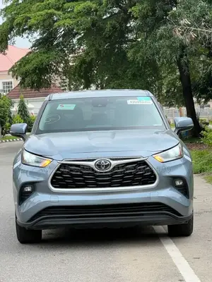 Toyota Highlander LE AWD 2020 Blue