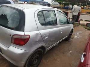 Toyota Yaris 1.5 2000 Silver