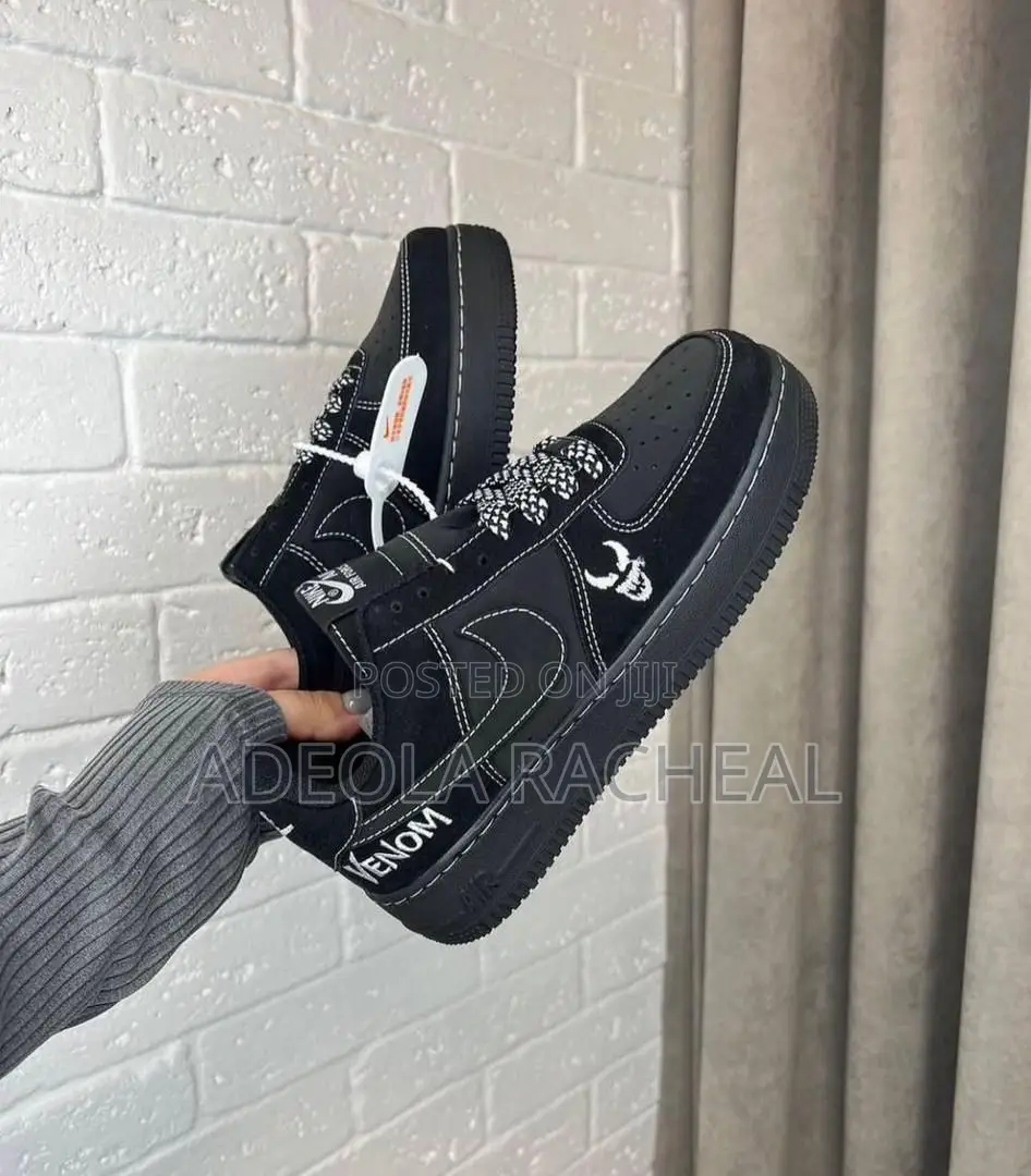 Unixex Snickers and Shoe