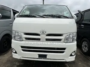 Toyota HiAce 2013 White