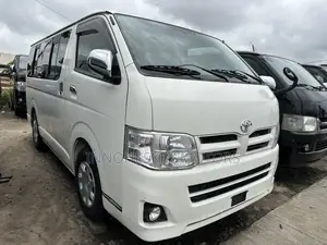 Toyota HiAce 2013 White