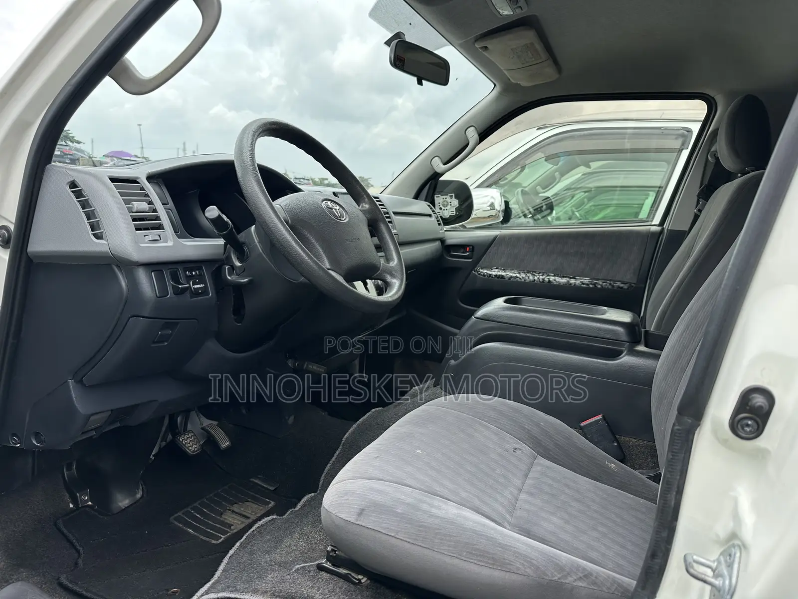 Toyota HiAce 2013 White