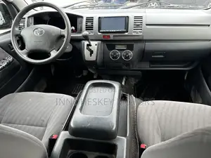Toyota HiAce 2013 White
