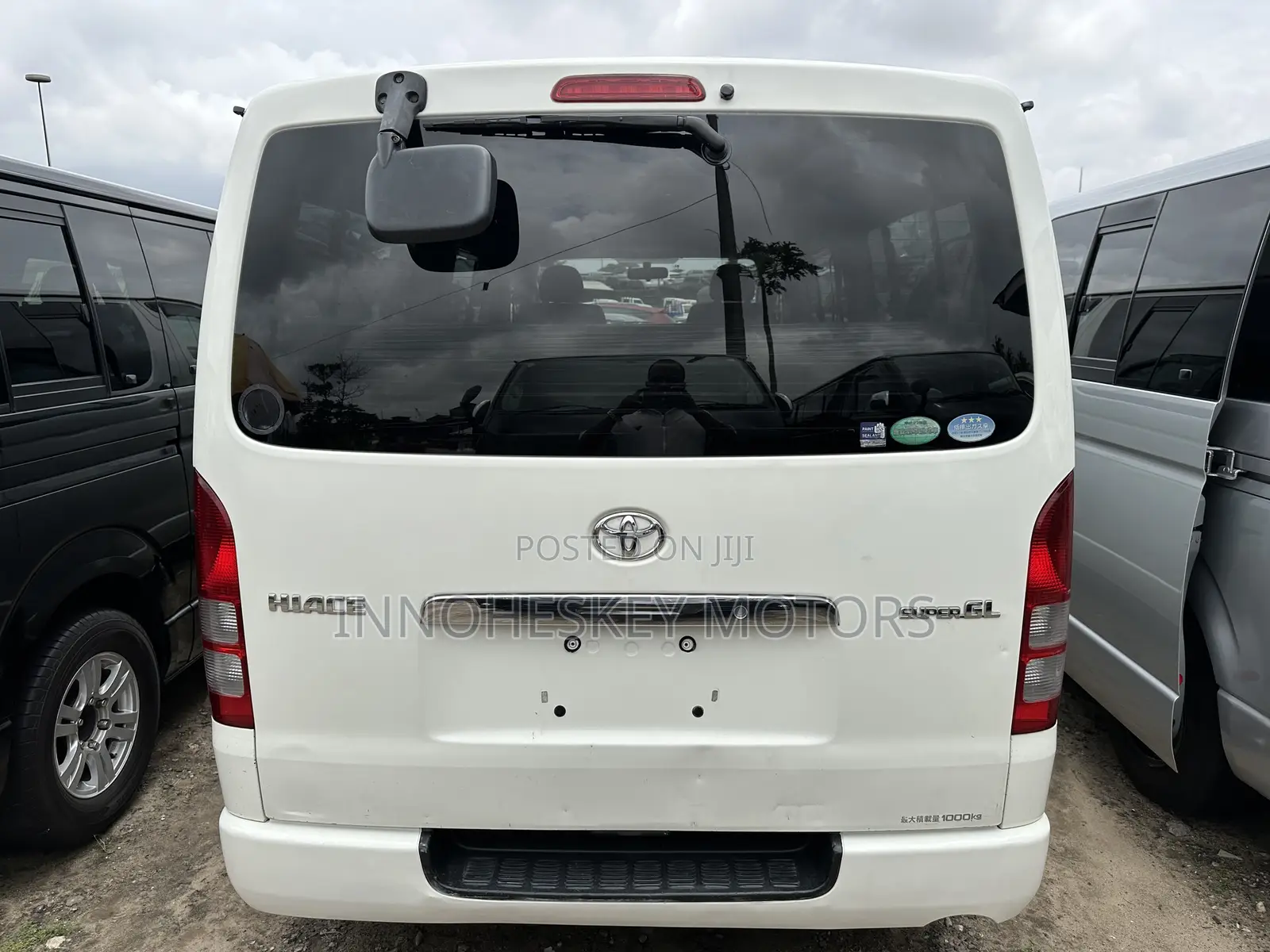 Toyota HiAce 2013 White
