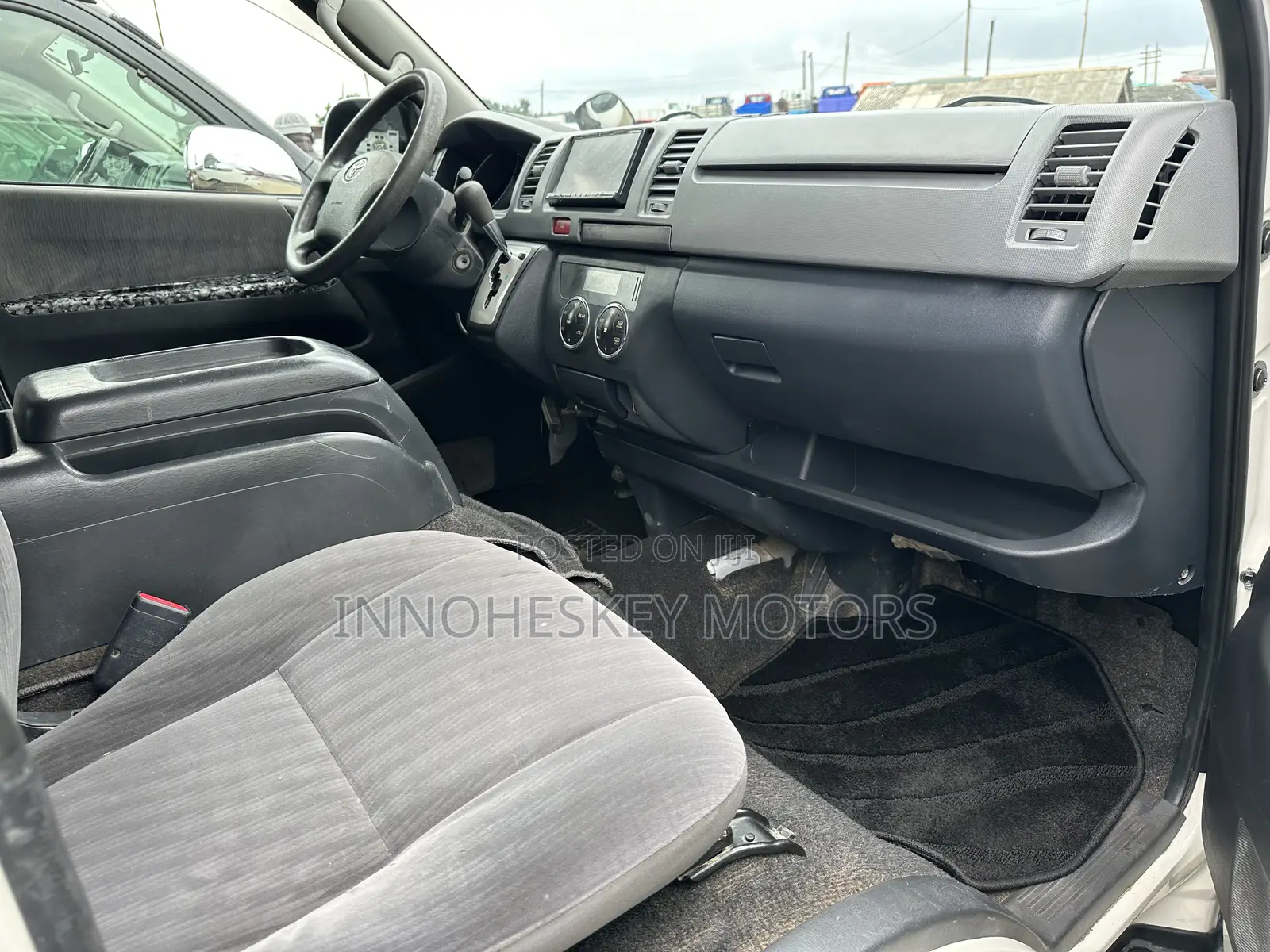 Toyota HiAce 2013 White