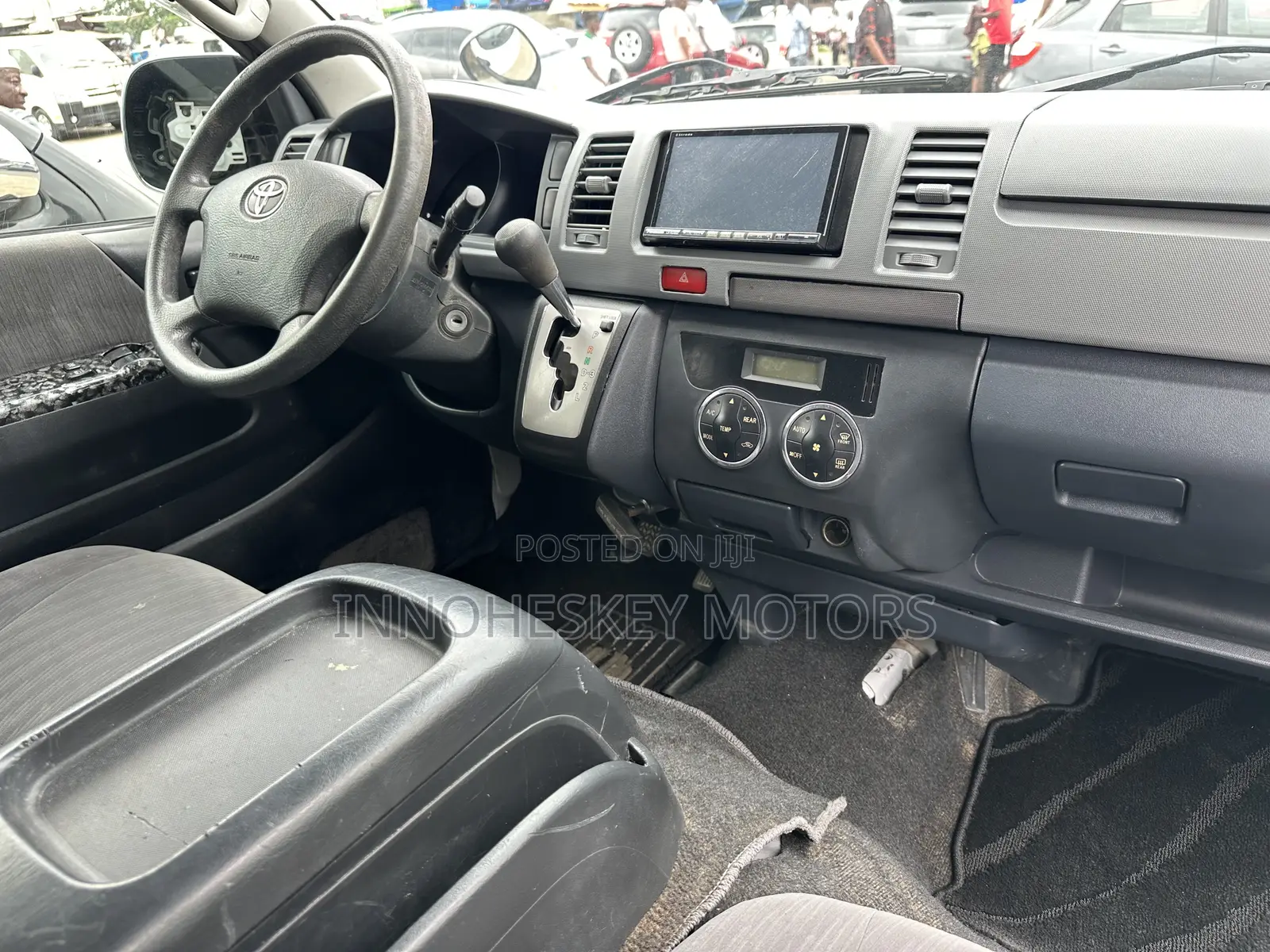 Toyota HiAce 2013 White