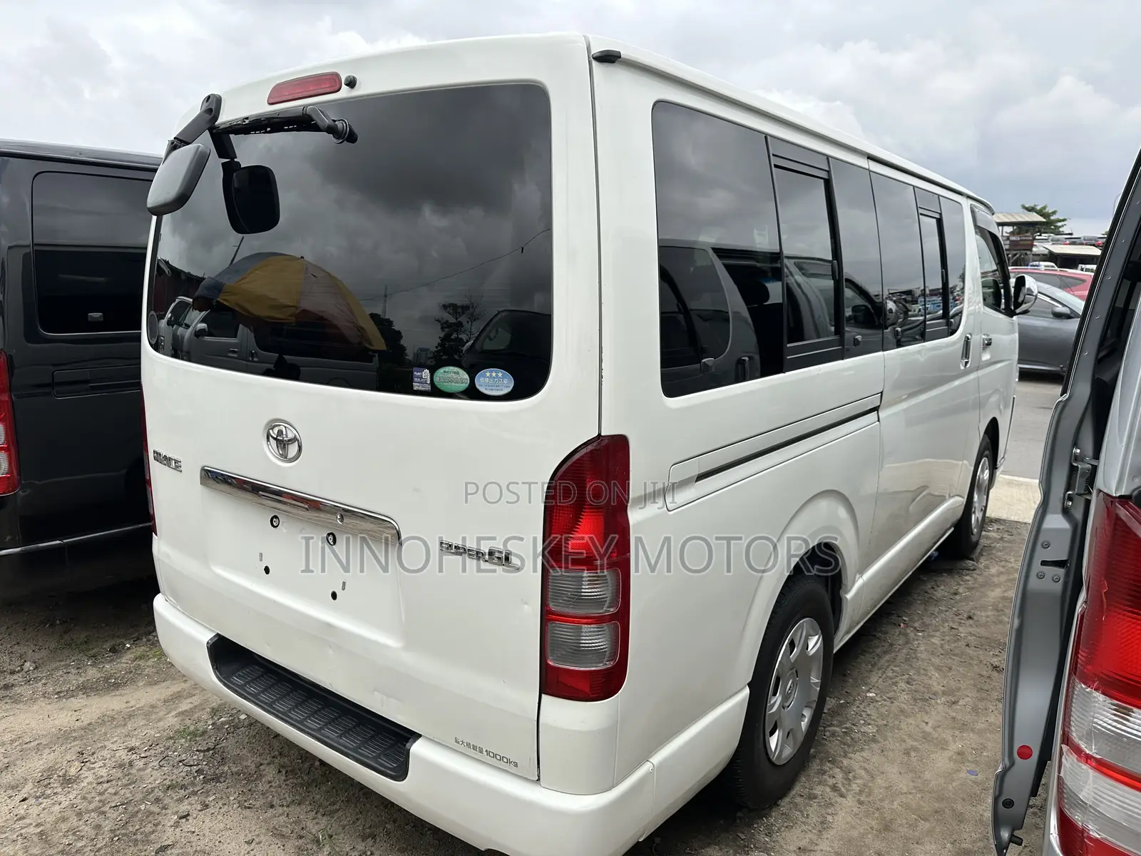 Toyota HiAce 2013 White