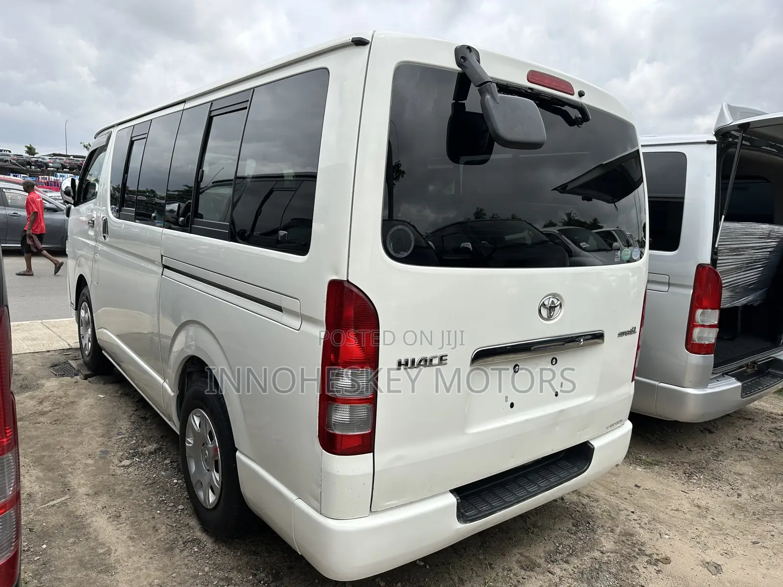Toyota HiAce 2013 White